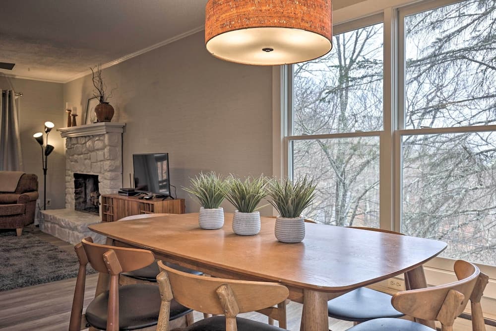 Beech Mountain Condo - Walk to Chair Lift!