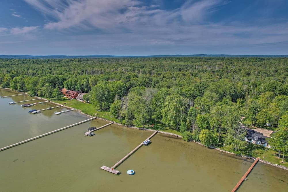 Comfy Burt Lake Abode - On-site Lake Access!