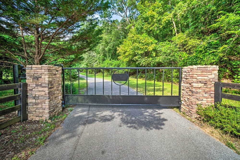 Charming Home w/ Patio ~ 9 Mi to Cave Spring!