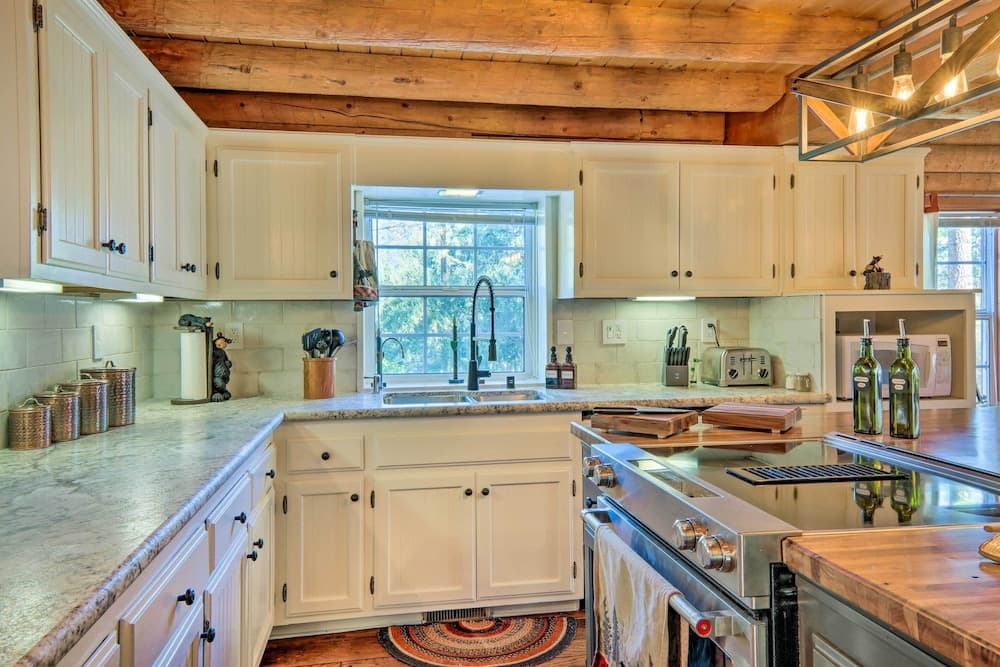 Pine Mountain Club Log Home w/ Deck + Grill!