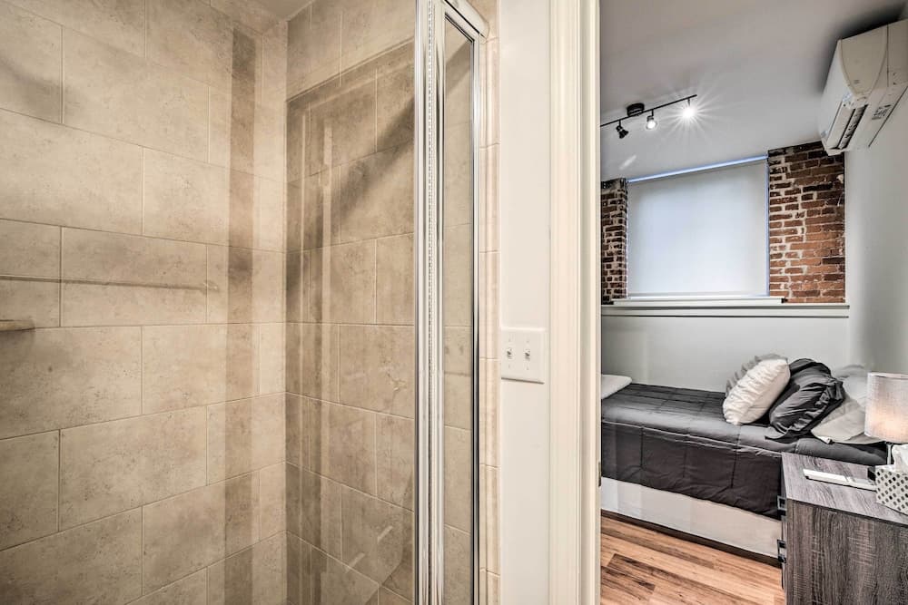 Cozy Norwalk Studio ~ 3 Mi to Beach!