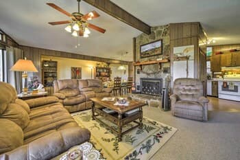 Cozy Franklin Getaway w/ Deck, Mountain Views