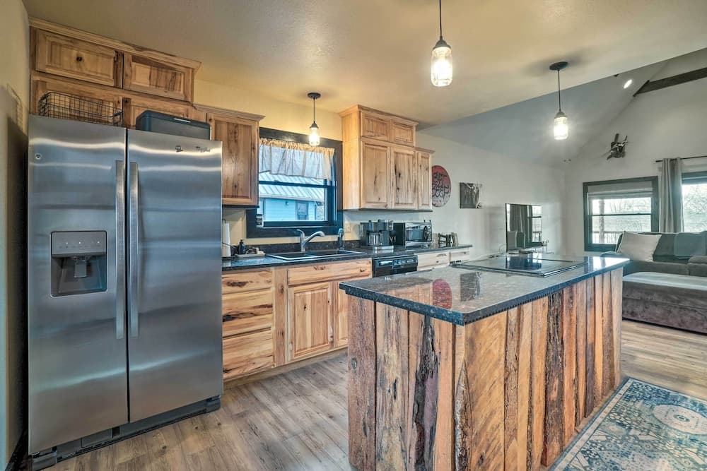 Diamond City Studio Cabin on Bull Shoals Lake