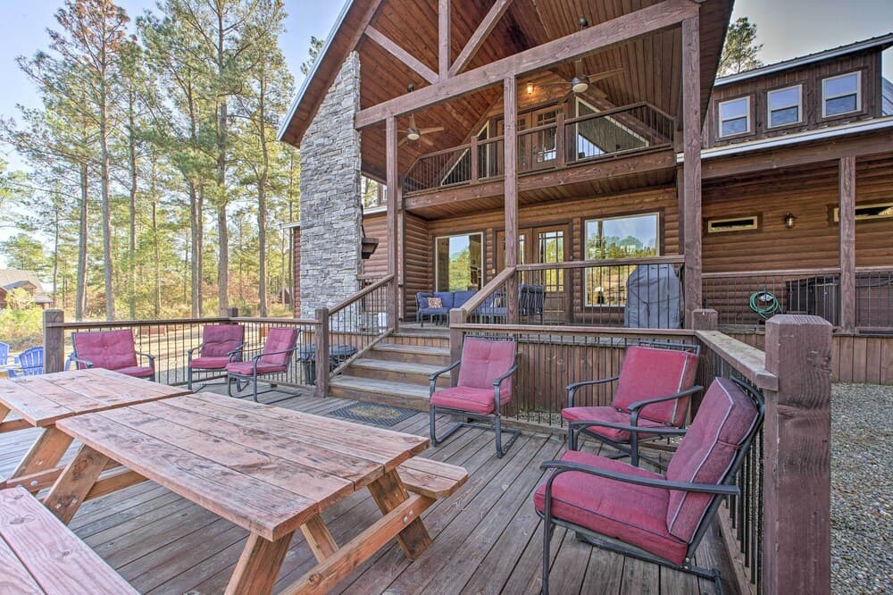 Family-friendly Broken Bow Cabin w/ Hot Tub!