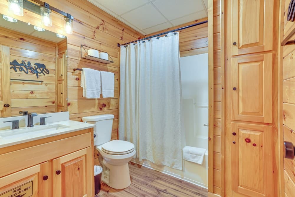 2-tier Deck & Hot Tub: Quiet Sevierville Cabin