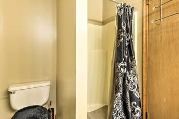 Peaceful East Stroudsburg House w/ Deck & Grill!