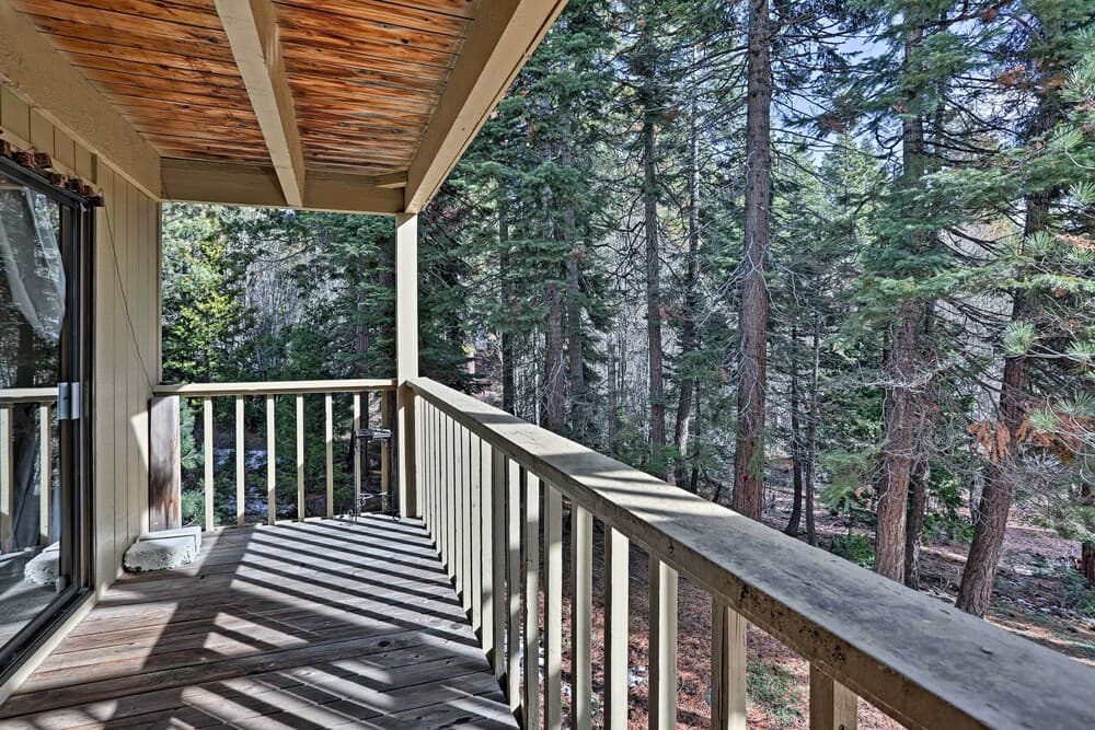 Kings Beach Condo w/ 2 Decks ~1 Mi to Lake Tahoe!