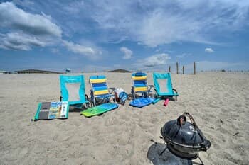 Oak Island Beachfront Condo w/ Community Pool