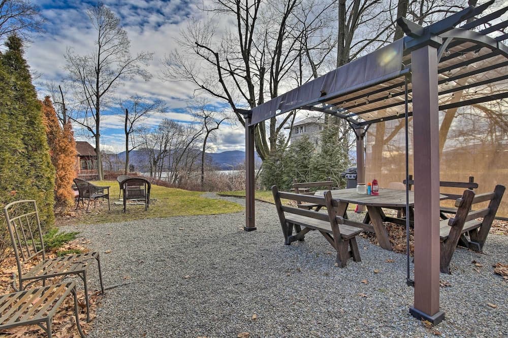 Dog-friendly Vacation Rental in Newburgh!