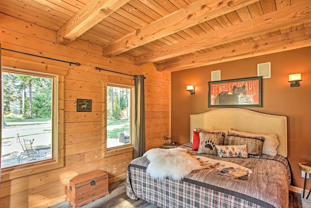 Luxury Lodge: Hot Tub, Snowmobiling & ATV Access!
