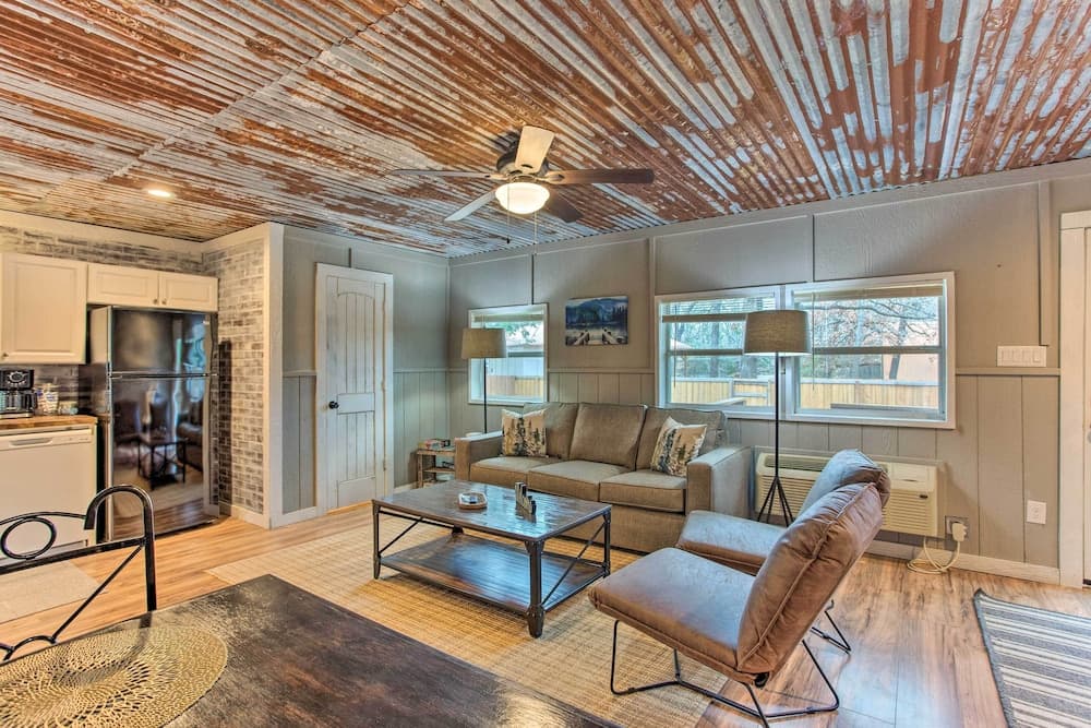 Serene Gordonville Cabin w/ Private Balcony!