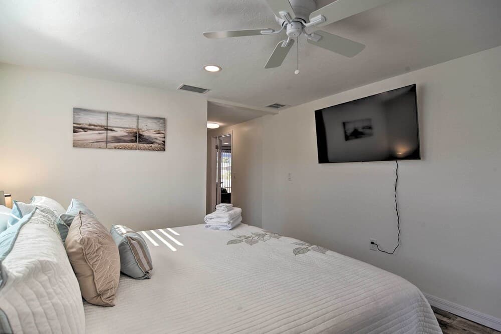 Bright Canalfront House w/ Pool in San Remo Shores