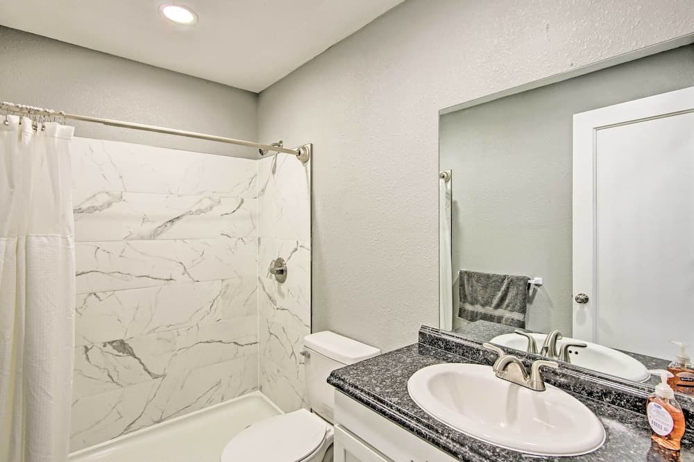 Restored Enid Apt ~ 1 Mile to Historic Dtwn!