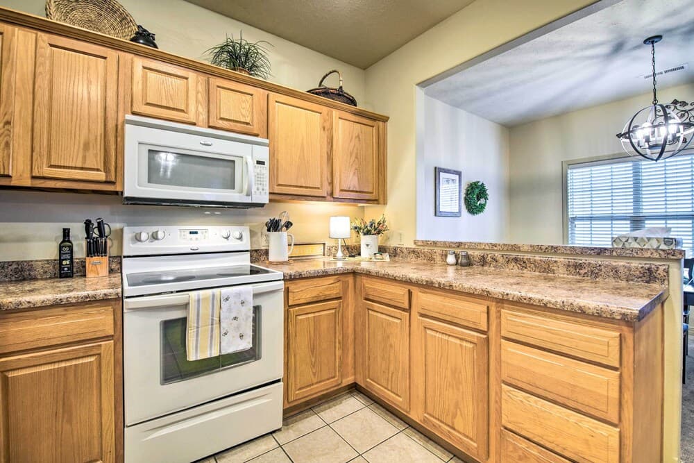 Branson West Condo w/ Balcony, 2 Mi to SDC