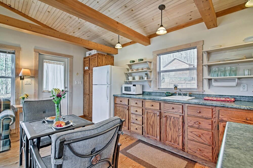 Screened Porch: The Coop Robbinsville Cabin!