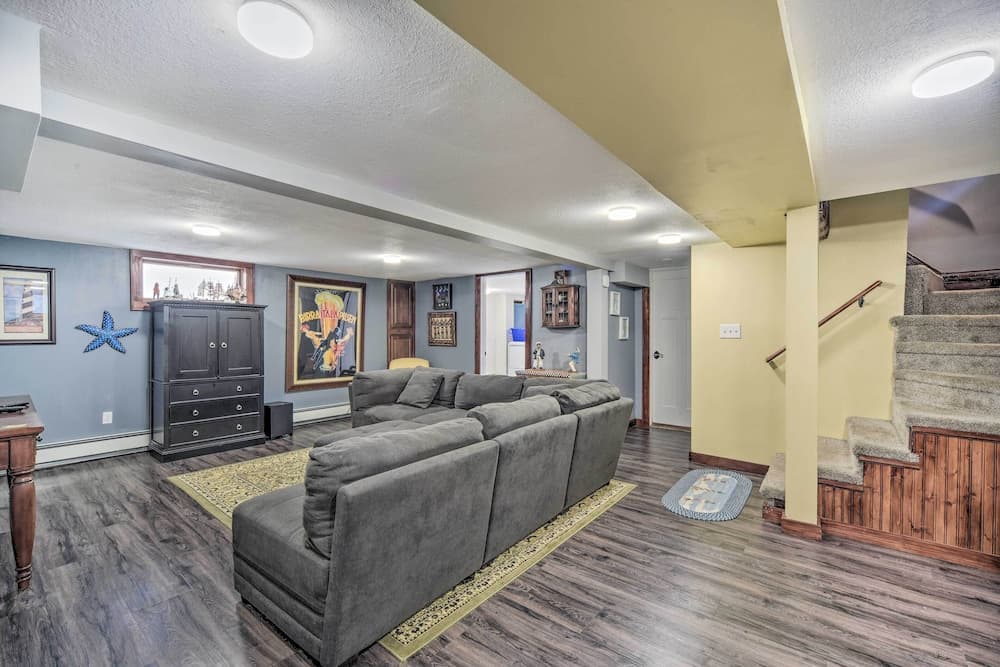 Elegant Superior Getaway < 2 Mi to Downtown!