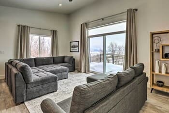 Fairview Vacation Rental w/ Mountain Views!