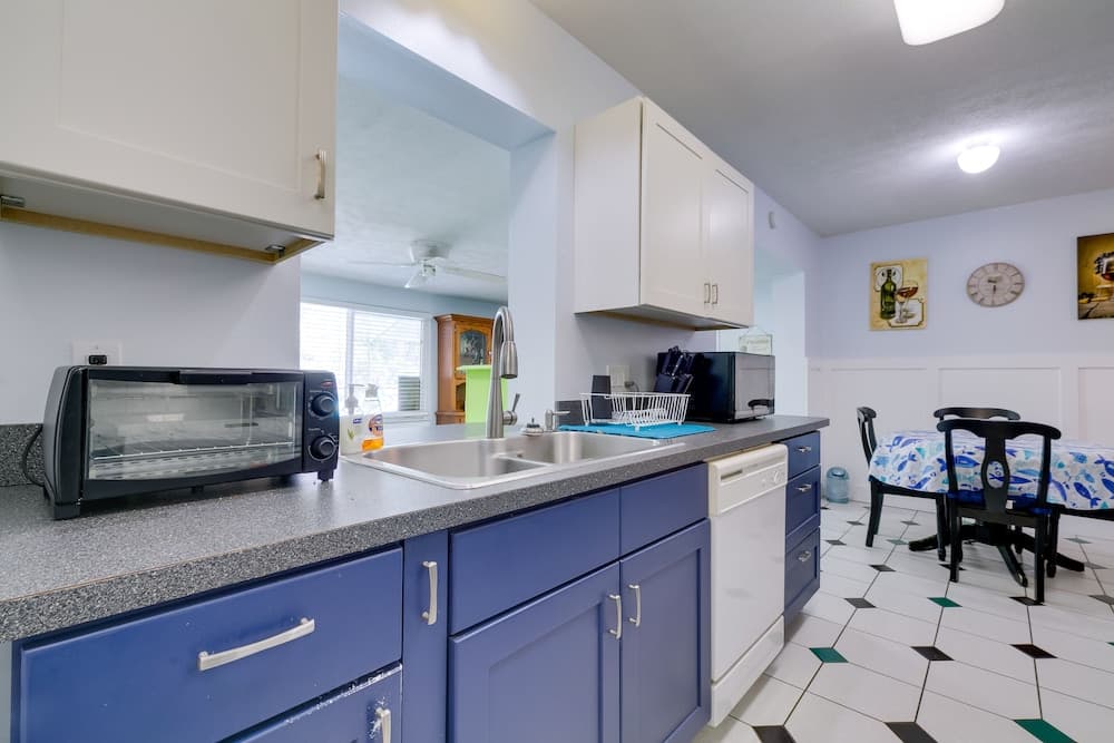 Waterfront Crystal River Hideaway w/ Private Dock!