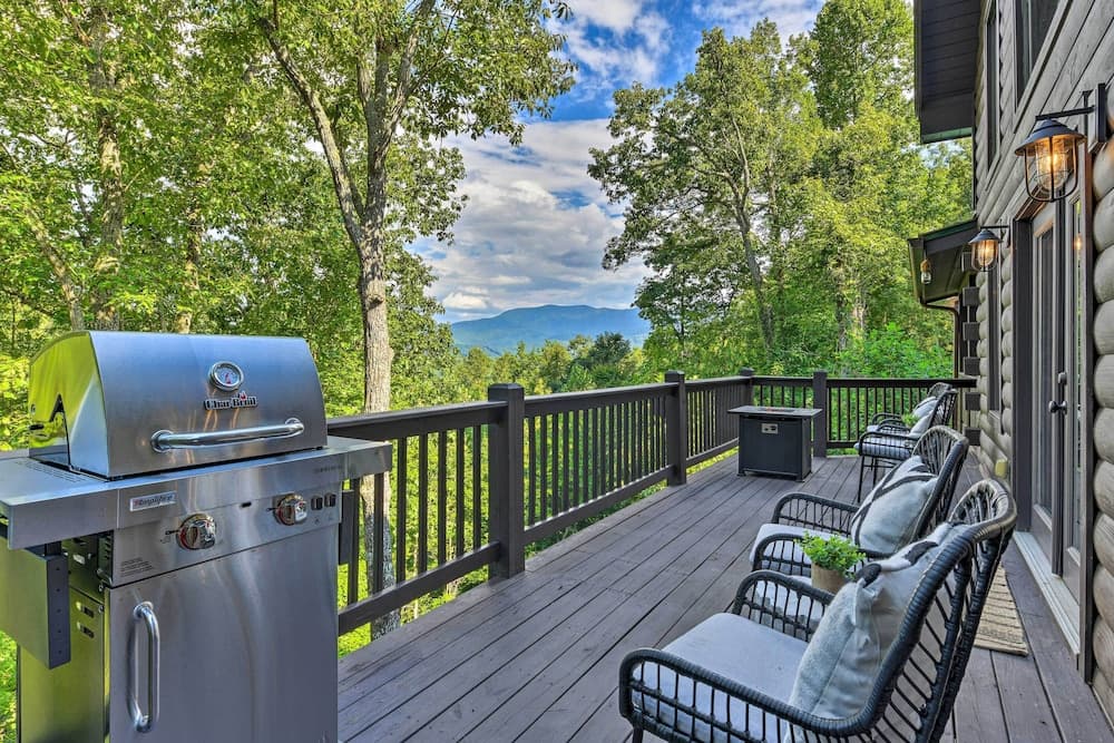Mountain-view Bryson City Home w/ Hot Tub!