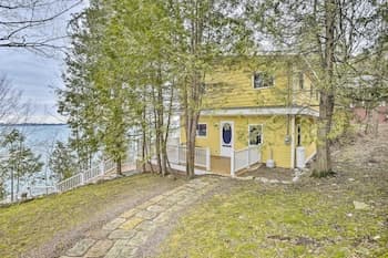 Waterfront Cottage on Sawmill Bay w/ Deck!