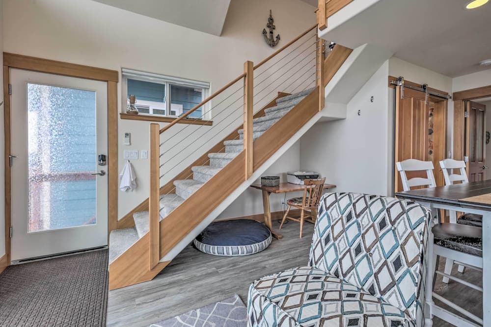 Chic Beachfront Abode w/ Balcony & Beach Access!