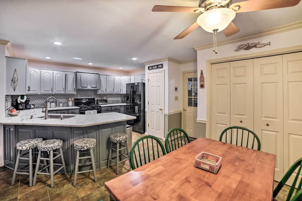 Lake Barkley Home With Fire Pit & Private Dock!