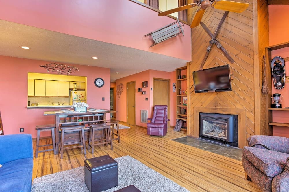 Pet-friendly Beech Mountain Condo: Walk to Slopes