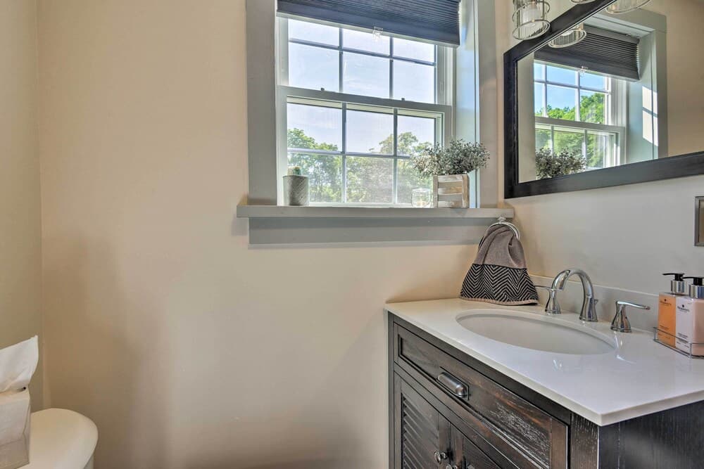 Restored Farmhouse - 5 Mi to Blue Mountain Resort!