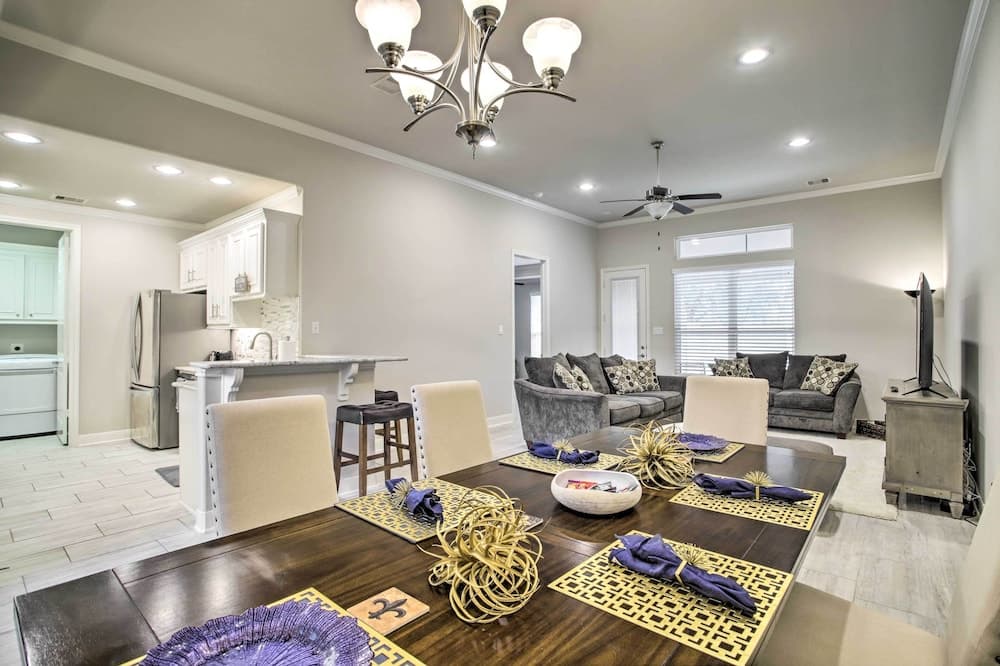 Modern Houston Townhome Near The Woodlands