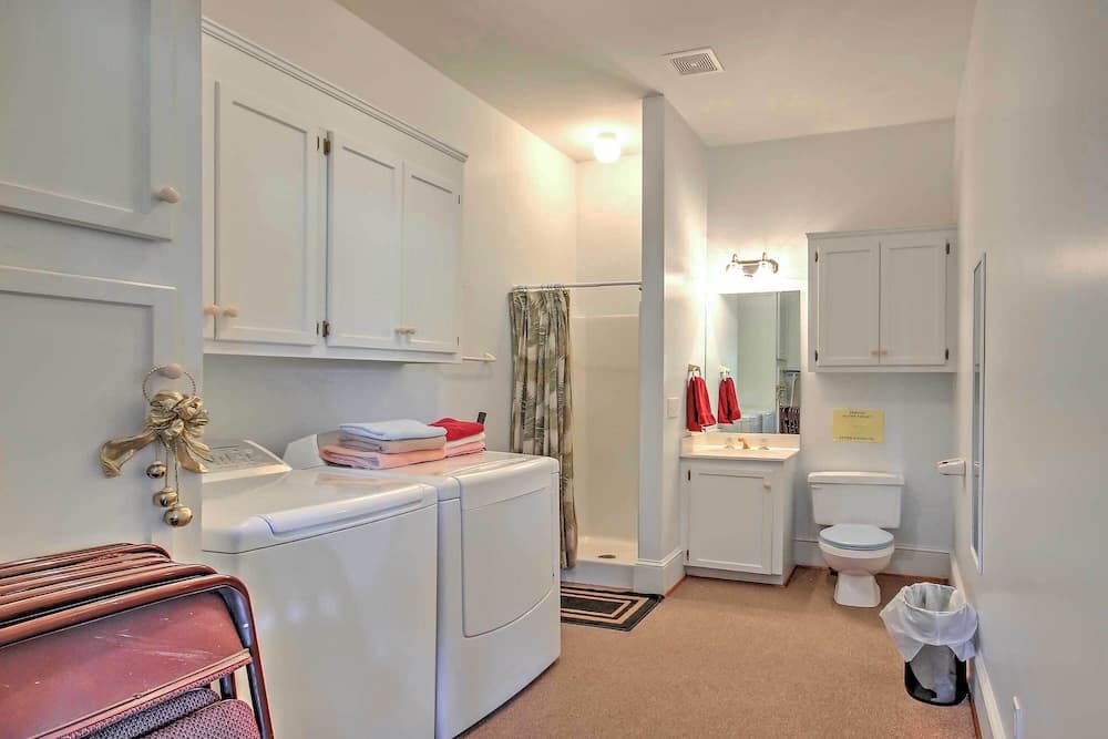 'cottage by the Pond' on Gorgeous Expansive Estate