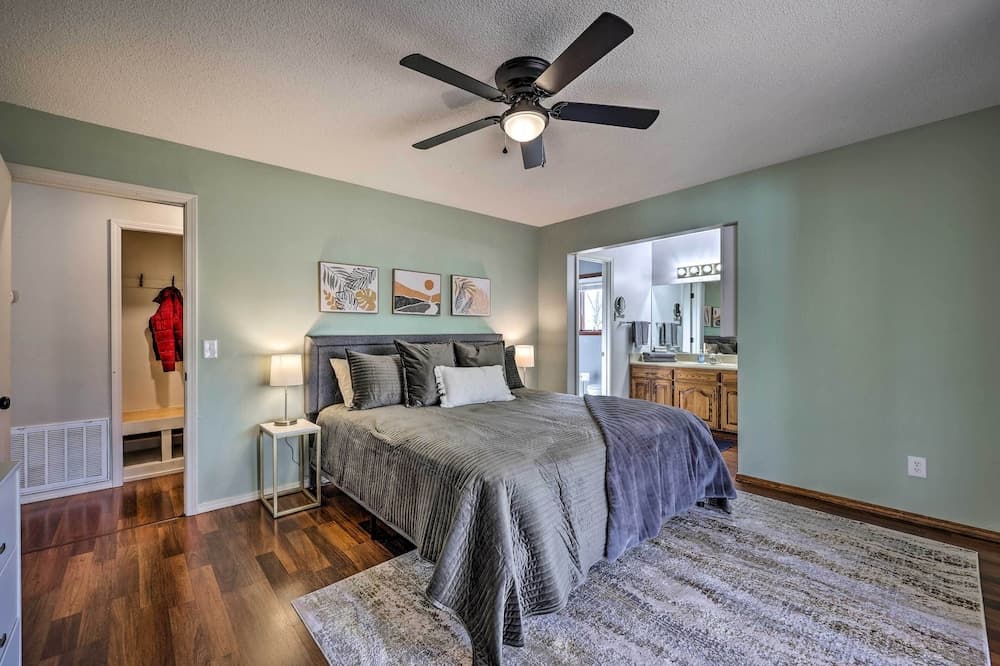 Spacious Bella Vista Home ~ 5 Mi to Lake!