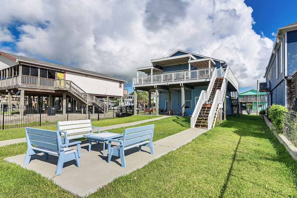On Galveston Bay: Spacious Home w/ Pier & Grills!