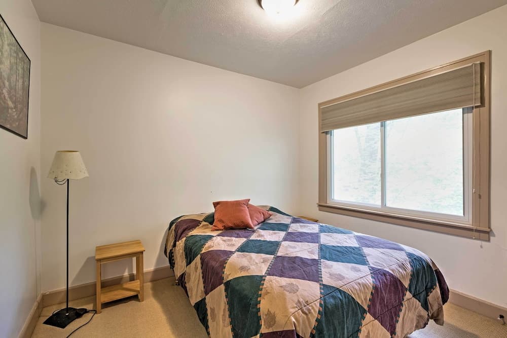 Hot Tub, Deck & Backyard: Cozy Union Pier House!