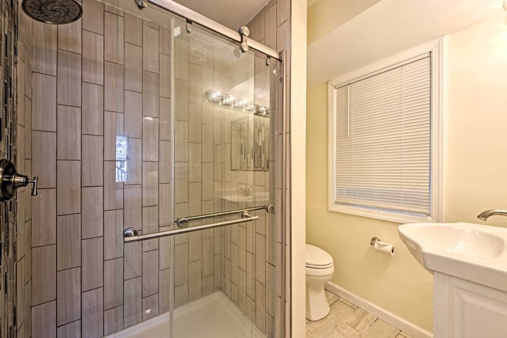 Seaside Wildwood Haven: Walk to Boardwalk/beach!