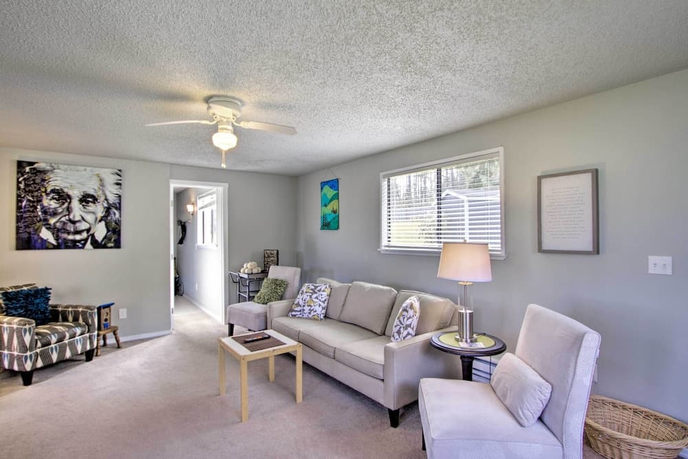 Waterfront Anderson Island Home w/ Kayaks