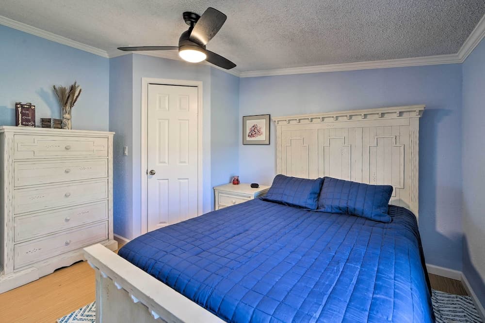 Family-friendly Bernice Home: 2 Mi to Lake & Park!