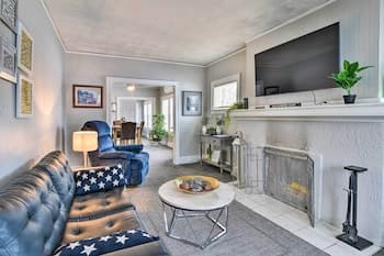 Lovely Detroit Vacation Rental, 5 Mi to Dtwn!