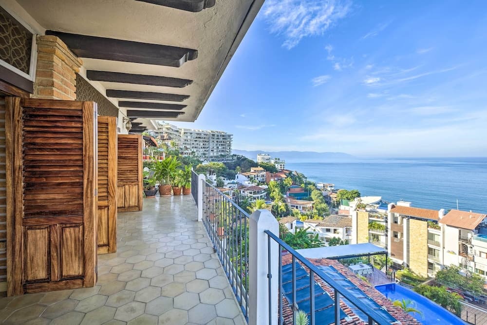 Mid-century Modern Condo w/ Patio & Ocean Views!