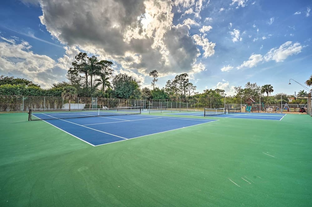 Direct Gulf Access + Lanai: Sunny Naples Home!