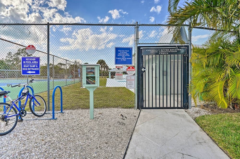 Direct Gulf Access + Lanai: Sunny Naples Home!