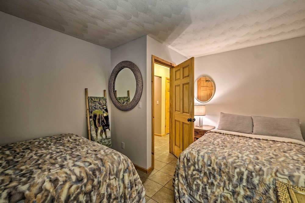 Jewett Cabin w/ Viewing Deck - 10 Mins to Skiing!