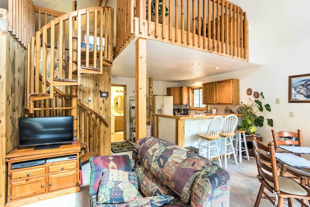 'marble Hideaway' Cabin w/ Mountain Views + Deck!