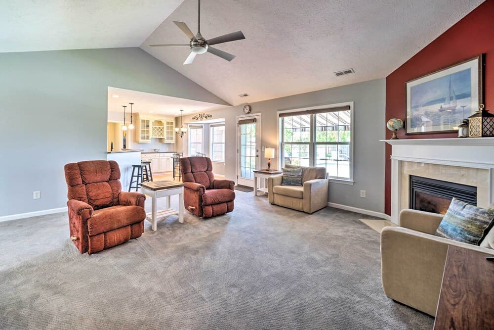 Modern Corporate Retreat By Downtown & Beach!