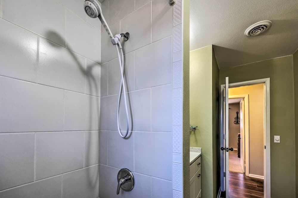 Fayetteville Vacation Rental ~ 6 Mi to U of A