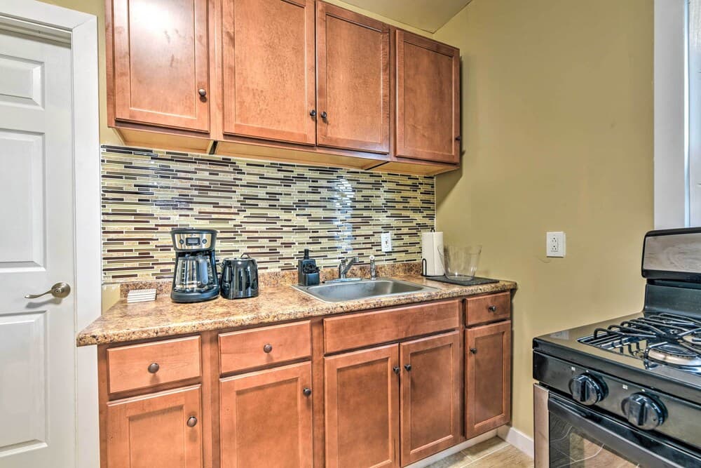 Ideally Located Buffalo Abode - Pets Welcome!