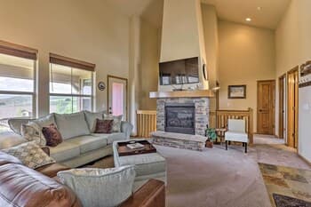 Beautiful Granby Home: Hot Tub & Mtn Views!