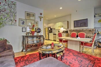 Cozy Hoboken Condo ~ 4 Mi to NYC Attractions!