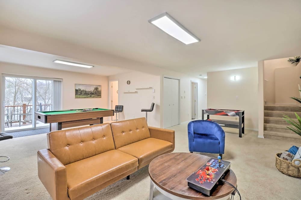 Gas Grill, Lake Access: Scenic Poconos Retreat!