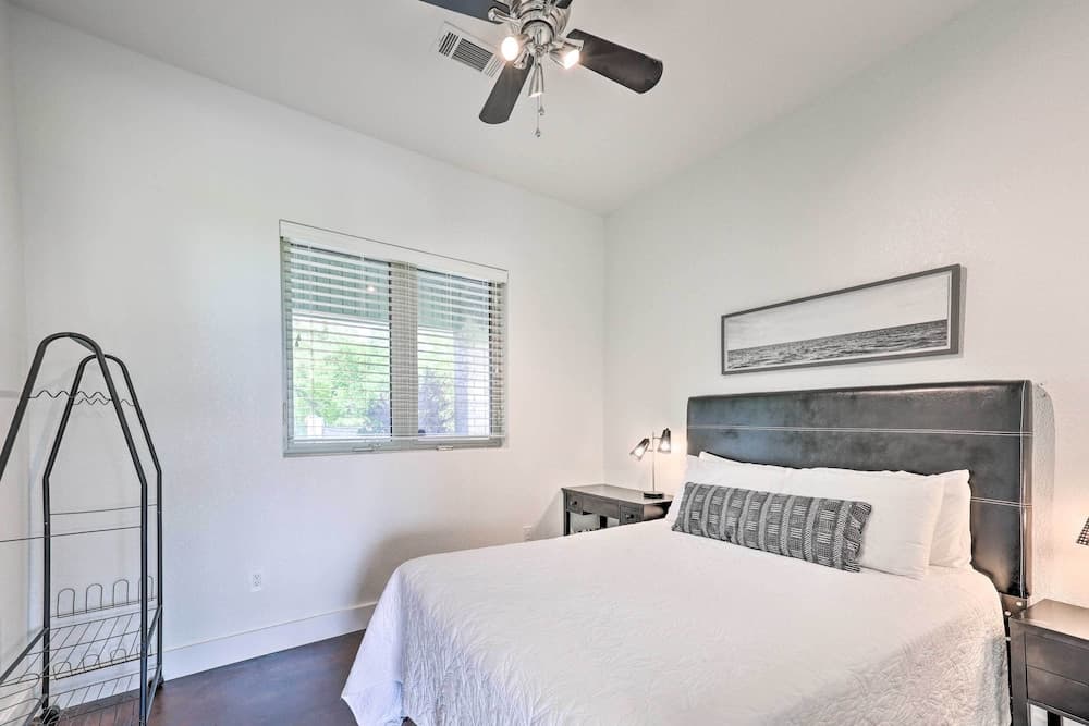 Waterfront Home ~ 4 Mi to Oaklawn Racing Casino!