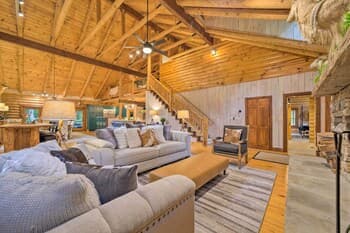 Luxury Sapphire Getaway w/ Deck + Game Room!